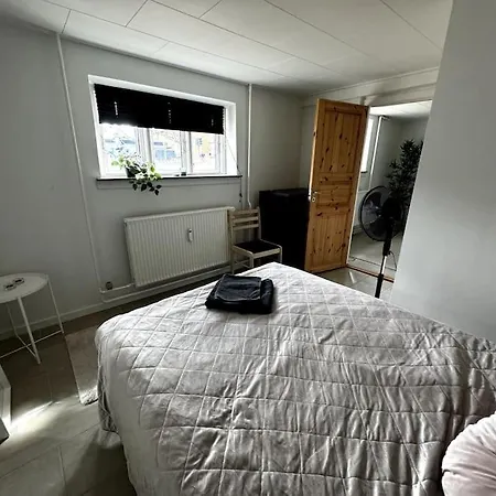 Hyggelig Kaelderlejlighed * Odense