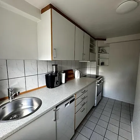 Hyggelig Kaelderlejlighed Apartamento