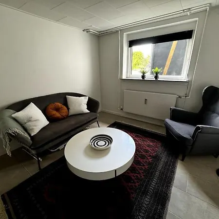 Apartamento Hyggelig Kaelderlejlighed