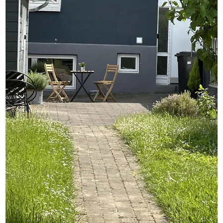 Hyggelig Kaelderlejlighed